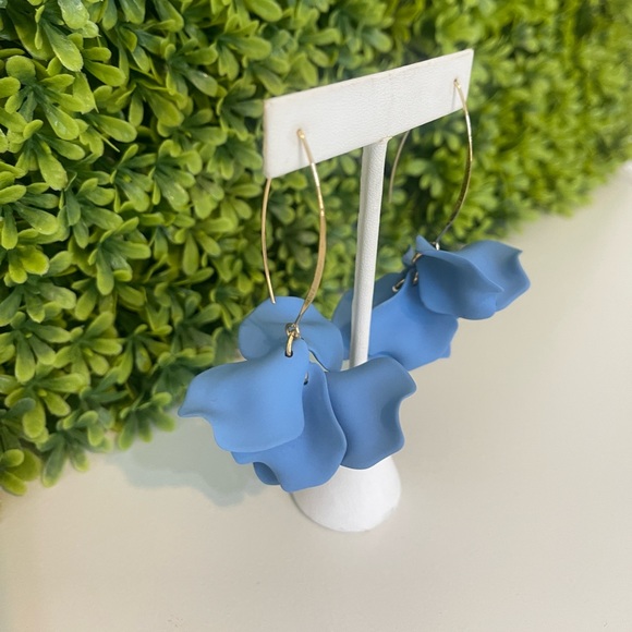 Dangle Floral Drop Earrings, Blue and Silver New - Picture 2 of 3